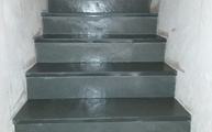 Spaltraue Oberfläche der Schiefer Treppen aus Jaddish Schiefer