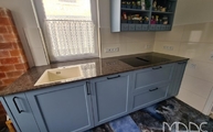 Landhausküche in Mechernich mit Labrador Antic Granit Arbeitsplatte