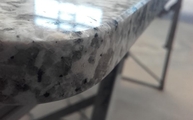 Produktion - Polierte Granit Tischplatte Bianco Sardo