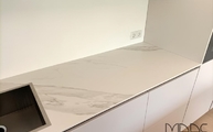Marmoroptik der Opera Dekton Arbeitsplatte