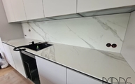 Küchenzeile mit Opera Dekton Arbeitsplatte und Rückwand