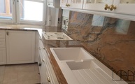 Spüle in der Atlantic Yellow Granit Arbeitsplatte
