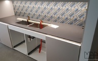 Silestone Arbeitsplatten Cemento Spa mit Unterbauaausschnitt