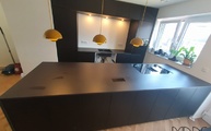 Montage in Mettmann der Domoos Dekton Arbeitsplatten und Seitenwange