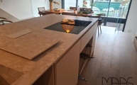 Kochfeld in der Retrostone Neolith Arbeitsplatte 