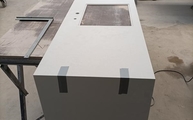 Produktion - 4011 Coldburst Concrete Caesarstone Arbeitsplatte mit Wangen auf Gehrung verklebt