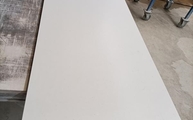 Produktion - 4001 Fresh Concrete Caesarstone Arbeitsplatte mit Ausklinkung