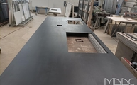 Produktion - Kücheninselplatte aus dem Malm Black SapienStone Arbeitsplatte