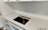 Küche in München mit Desert Silver Silestone Arbeitsplatten 