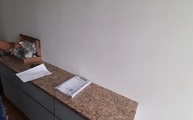 Montage auf dem Sideboard die Giallo Vitoria Granit Arbeitsplatte