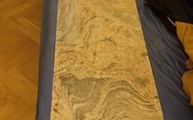 Lieferung der Juparana India Granit Abdeckplatte in München, Bayern