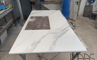 Produktion - Ausschnitt in der Opera Dekton Arbeitsplatte