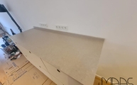 Royal Reef Silestone Arbeitsplatte und Wischleiste auf den Sideboard montiert