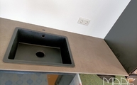 Spüle in der Taupe Concrete Level Keramik Arbeitsplatte