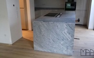 Küche in München mit Viscont White Granit Arbeitsplatten