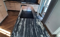Küche in Münster mit Pretoria Gold Granit Arbeitsplatten