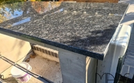 Steel Grey Granit Arbeitsplatten auf der Gartenküche montiert