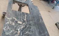 Produktion - Ausschnitt in der Belvedere Granit Arbeitsplatte