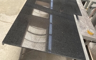 Produktion - Mirror Black K2 Quarz Arbeitsplatte mit Ausschnitt