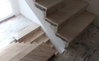 Montage in Neunkirchen-Seelscheid der Daino Reale Marmor Treppen 