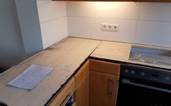 Vermessung der ausgerichteten Küchenelementen für Granit Arbeitsplatten