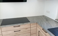 Bluegrey Quarzit Arbeitsplatte mit Ceranfeld