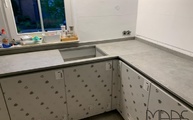 U-förmige Küche in Niederkassel mit Kreta Dekton Arbeitsplatten