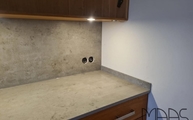 Küchenzeile in Niederkassel mit Beton Neolith Arbeitsplatte und Rückwand