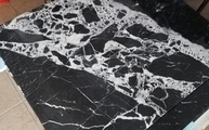 Lieferung der Marmorplatten Nero Marquina