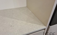 Gefaste Kanten der 6131 Bianco Drift Caesarstone Arbeitsplatte