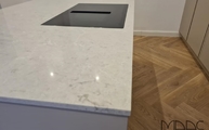 Ceranfeld in der 6131 Bianco Drift Caesarstone Arbeitsplatte