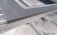 Produktion - Granitplatte mit satinierter Oberfläche