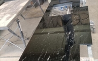 Produktion - Fensternische in der Porto Branco Scuro Granit Arbeitsplatte