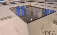 Kücheninsel mit Marengo Silestone Arbeitsplatte