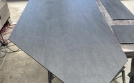 Produktion - Dekton Waschtischplatte und Wischleisten Bromo