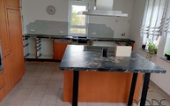Küche in Reutlingen mit Black Cosmic Granit Arbeitsplatten