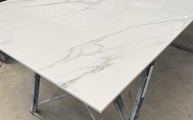Produktion - Polierte Level Keramik Tischplatte Statuario Michelangelo