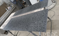 Produktion - Geteilte Granitplatte Steel Grey