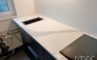 Küchenzeile mit Classic Statuario Infinity Arbeitsplatte