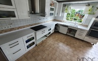 Küche in Zingst bei Rostock mit Blanco Zeus Extreme Silestone Arbeitsplatten und Wischleisten 