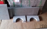Granitplatten Padang Cristallo TG 34 mit Ausschnitt für die Säule