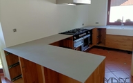 Küche in Ruppichteroth mit Grey Concrete Level Keramik Arbeitsplatten