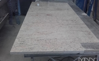 Produktion - Granit Arbeitsplatten und Seitenwange Ivory Brown / Shivakash