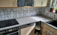 Ceranfeld in der Bianco Sardo Granit Arbeitsplatte