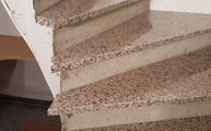Lieferung der Granit Treppen, Sockelleisten und Podeste in Sankt Gallenkirch, Österreich