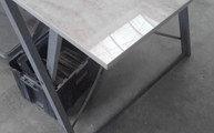 Produktion - Polierte Dekton Tischplatte Arga