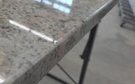 Produktion - Polierte Oberflächen der Millennium Cream Granit Arbeitsplatten 