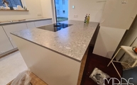 Kücheninsel mit Ceppo di Gre Marazzi Arbeitsplatte