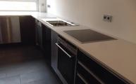 Montage der Caesarstone Arbeitsplatte