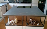 Kücheninsel mit Kelya Dekton Arbeitsplatte